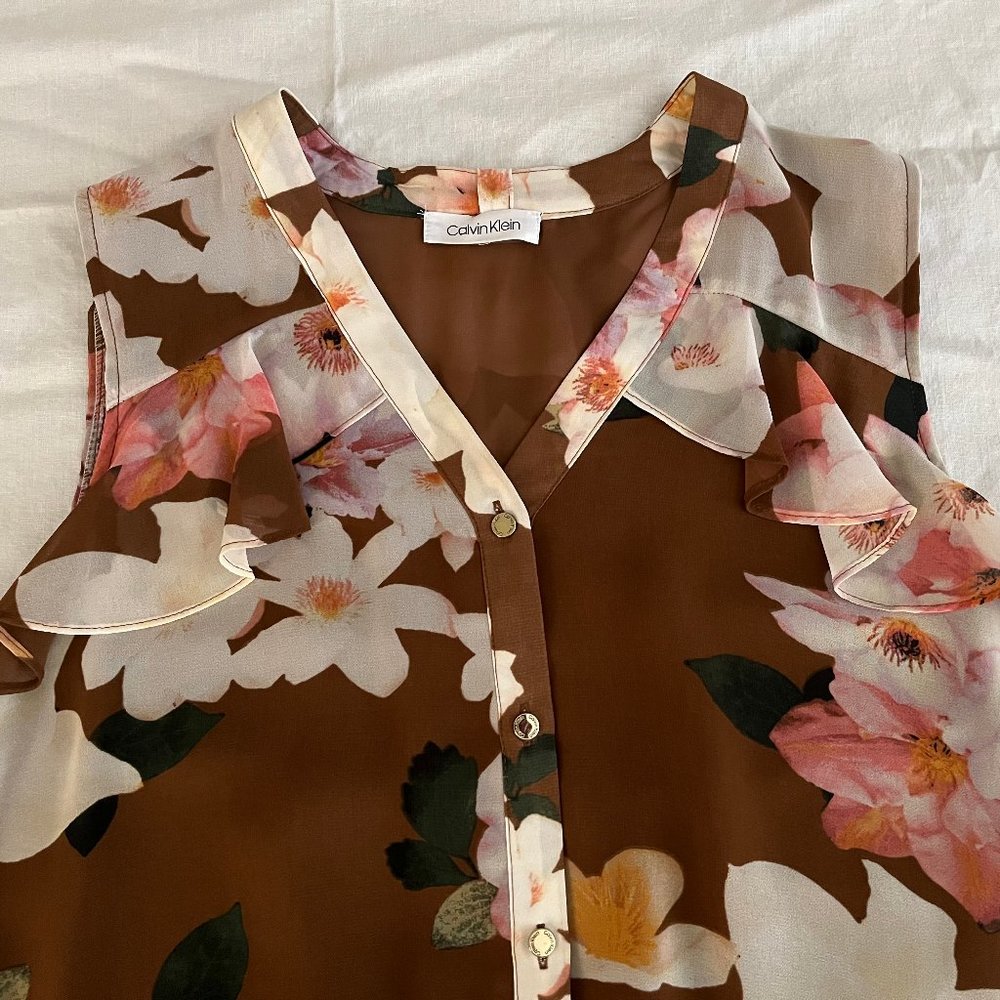 Sleevless, Ruffle at Sleeve Opening Lady's Blouse with Tie